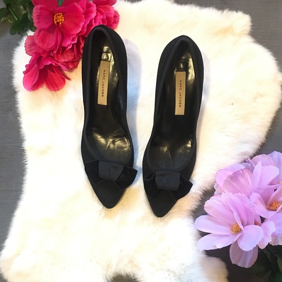 Marc Jacobs Shoes - Marc Jacobs black kitten heel with a bow sz 8